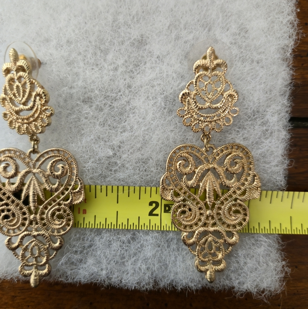 Banana Republic Gold Filigree Chandelier Earrings - Picture 11 of 12
